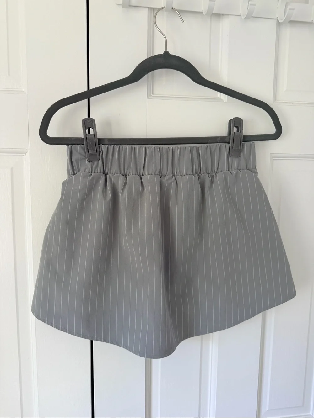 ALO Yoga Lunar Grey Pinstripe Mini Skort